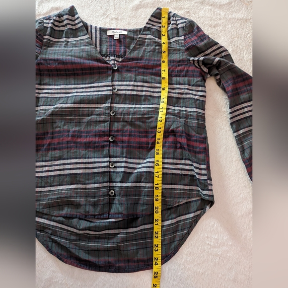 Madewell V-Neck Button-Down Shirt in Pineview Plaid - Picture 12 of 13